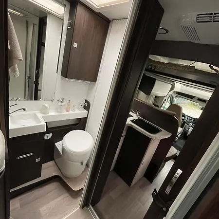 Duzy Kamper Rodzinny 4 Osoby Benimar Tessoro 463